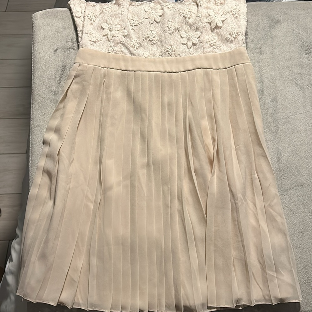 Dress - Picture 2 of 3